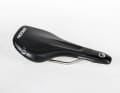 Ergon SRX3 Pro, taille M
	Sur les courtes distances, ni les pics de pression ni les frottements ne sont gênants, mais ils se font sentir plus tard en raison du tapis de selle très plat, peu adhérent et dur ; de plus, le bassin trouve peu de soutien et on glisse d'avant en arrière ; les cuisses fortes frottent rapidement contre le bord de la selle Prix : 130 euros