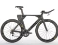 BMC Timemachine 01 Three: Tria The extreme leeway when mounting the seat post allows seat angles between 71 and 81 degrees. The V-cockpit can be detached from the frame.