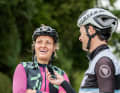 Kathrin Kühn, 35 ans : "Vélo de course et moteur électrique - au premier abord, c'est une contradiction totale. Sur un vélo de course, il faut pédaler. Mais maintenant que j'ai essayé, je suis étonnée. Je dois admettre que c'était amusant. Néanmoins, pour moi, il ne serait en quelque sorte pas honnête de faire un tour de col avec un vélo de course électrique par exemple."