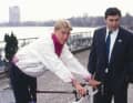 Axel Merckx en tant que jeune professionnel au sein de l'équipe Telekom. Le père Eddy fournit des vélos à l'équipe