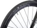 Good choice: The extra-wide 30-millimetre Schwalbe slick rolls excellently and offers plenty of comfort and grip.