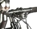 Carefree package on the Daily Grinder from Bulls: The super-bright E3 Pure 3 headlight from Supernova does not require a switch and also serves as a daytime running light.