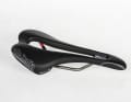 Selle Italia SLR Superfow L3
	Despite a lot of adjustment work, no suitable saddle position could be found; the very large hole in the centre proves to be more of a trouser eater than a relief aid and causes unpleasant chafing in the sensitive perineal area; the saddle cover could also be more grippy Price: 200 euros
