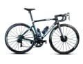 Les vélos des équipes TotalEnergies, Bora-Hansgrohe et Quick-Step Alpha Vinyl ne se distinguent que par leur peinture. L'équipement est identique, du groupe aux pneus.