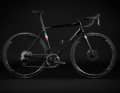 Colnago offers the C68 as a complete carbon bike in three equipment variants. The "entry-level version" comes with SRAM Red eTap and Zipp wheels (the bike shown is equipped with a set of Fulcrum wheels) for 13,260 euros.