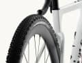 Factor's gravel bike rolls on 34 millimetre high wheels from subsidiary Black Inc. The maximum tyre clearance is 45 millimetres, with 40 millimetre wide Goodyear Connector Ultimate tyres fitted as standard.