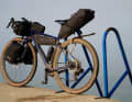 Das Fara F/Gravel mit den speziellen Bikepacking-Taschen während unseres Tests.
