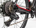 The bike is equipped with the K-Force-WE groupset from FSA, whose 2x12 gears are operated wirelessly and electronically.