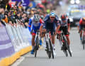 Top-timing : Après sa défaite en 2021, Mathieu van der Poel contrôle mieux la finale du Tour des Flandres 2022. Au sprint, la star des Pays-Bas a battu son compatriote Dylan van Baarle (masqué) et un autre grand favori, le Slovène Tadej Pogacar.
