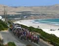 Start with a sea view: The women's peloton on the first stage of the Women's Tour Down Under 2023, which led over 110 kilometres from Glenelg to Aldinga.