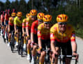 Uno-X Pro Cycling, das Team das Gesamtführenden Alexander Kristoff, organisiert die Nachführarbeit im Hauptfeld
