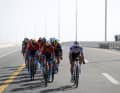 Weltmeister Remco Evenepoel (rechts) fährt in der ersten Windstaffel