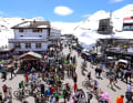 The highest point of the pass road is at an altitude of 2757 metres. There is also a hotel there ...