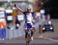 2000 wird er in Sydney Olympiasieger im Straßenrennen