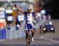 En 2000, il devient champion olympique de course sur route à Sydney.