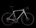 Die "günstigsten" Modelle rollen auf Alu-Laufrädern von Vision, schalten mit Shimano Ultegra Di2 oder SRAM Force eTap und kosten 7400 Euro.