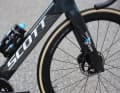 Two different rim heights: At the front, "Dege" rides with 50 millimetre high Shimano C50 wheels, while at the rear he opts for the 60 millimetre high version. Shifting is done with Shimano's twelve-speed Dura-Ace.