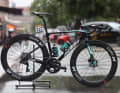 After the race premiere at the Dauphine, the B&B Hotels-KTM team is also using the new KTM Revelator Alto at the Tour. TOUR got the model from Pierre Rolland (France) in front of the lens. 