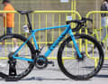 The new Canyon Ultimate has already been ridden by Team Movistar on the second stage from Roskilde to Nyborg. At first glance, the lightweight model hardly differs from its predecessor.