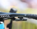 Wireless shift buttons from SRAM are fitted under the fully integrated aero handlebars on Enric Mas' Ultimate.