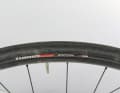 Die günstigere Variante von Specialized. Felgen und Bereifung haben direkten Einfluss auf die Fahrleistung: Gewicht, Aerodynamik und Rollwiderstand können extrem unterschiedlich ausfallen.