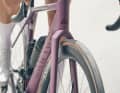 As standard, most models roll on 25 (front) or 28 (rear) millimetre wide tyres. However, tyres up to 32 millimetres wide can now fit through the fork and frame, which should make the Ultimate even more comfortable than it already is.