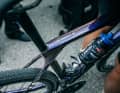 Das Namensschild des Belgiers, der normalerweise für Alpecin-Decueninck fährt, auf dem Oberrohr des Canyon Ultimate CFR