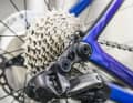 The rear derailleur is only available in one version, it can handle sprockets with up to 34 teeth.