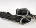The teddy fur in the lightweight glove from Roeckl Sports warms well and raindrops roll off the outside completely