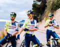 Les coureurs d'Intermarche-Wanty montrent le nouveau maillot pour 2024