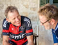 Professionelle Hilfe: Pause im Anstieg auf den Olympos: Ex-Radprofi Thomas Wegmüller (links) erklärt dem TOUR-Autor die Strecke.