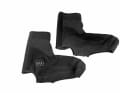Gore Bike Wear Road Thermo GTX Overshoes : Une membrane imperméable, par exemple en Gore-Tex, associée à une doublure chaude, rend la sur-chaussure résistante à l'hiver et nettement plus robuste que les modèles bon marché en néoprène, qui se déchirent souvent au niveau de la fermeture éclair ou de l'évidement de la cale de pédale. Le matériau réfléchissant dure également plus longtemps. Autre avantage : comme l'eau de pluie perle rapidement, l'effet de refroidissement par le vent est moins important et les pieds restent chauds plus longtemps. Inconvénients : lorsque les températures augmentent, les pieds risquent de transpirer et, comme les couvre-chaussures ne se roulent pas si petits, ils ne tiennent généralement pas dans la poche du maillot. Housse/Info www.goreapparel.com - Prix 86 euros