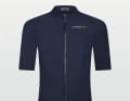 Pratique pour l'automne : une veste coupe-vent.