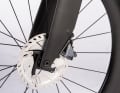 Zudem rollt es auf Aero-Laufrädern von DT Swiss.