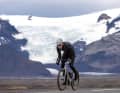 Par exemple : un col léger et isolant avec une coupe confortable qui régule activement le microclimat autour du cou sans avoir à ouvrir la fermeture éclair.