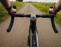 Speaking of the handlebars, they have a slight flare to ensure better control and increase comfort.
