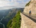 The hinterland of the sophisticated and sun-kissed Côte d'Azur is a tranquil place. Road cyclists meet up in the wooded Massif de Maures or climb through the breathtaking Grand Canyon du Verdon. Complete tour with GPS data.