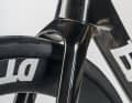 Pour un cadre non peint, Basso indique un poids de 780 grammes, la fourche devant peser 370 grammes. Notre vélo d'essai pesait au total 6,9 kilos sur la balance.