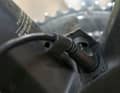 Station-service : la prise pour charger la batterie se trouve dans la niche entre le tube diagonal et le tube de selle.