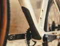 Place pour le kit de dépannage : le tube diagonal peut accueillir une petite pompe à air ou une cartouche de CO2. En option, il est également possible de rajouter une boîte à outils sous le porte-bidon.