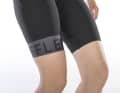 Pour la coupe, Löffler suit la voie classique. Les bas de jambes sont rapportés, ce qui n'est plus tout à fait à la mode.