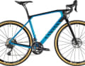 Canyon Grail CF SL 8.0

	Schaltwerk Shimano GRX RX810
	Kassette Shimano ULTEGRA HG800 11–34 11s
	Bremsen Shimano GRX RX810
	Laufradsatz DT Swiss G1800 SPLINE
	Reifen Schwalbe G-One Bite 40 mm
	Cockpit Canyon CP07 Gravelcockpit CF
	Sattel Fizik Aliante R5
	Sattelstütze Canyon S15 VCLS 2.0 CF
	Preis 2.699 €
	Gewicht 8,7 kg (Herstellerangabe)