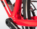 The aluminium frame is elaborately designed using the hydroforming process and is almost indistinguishable from a carbon frame at first glance.