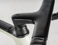 Space in the tube: Canyon has integrated a storage compartment into the top tube, including a small neoprene bag for the puncture kit. However, the matching mini-tool with CO₂ cartridge and tyre lever costs extra.