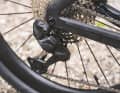 Die Shimano-Funkschaltung des Canyon Grail CF SLX 7 Di2 wechselt die Gänge auf einer Deore-Mountainbike-Kassette.