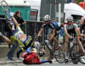 Grave chute à 70 mètres de l'arrivée avec Nils Voetmann (Team Festina) et Fabian Muhly (Team Sparkasse Hessen) lors du Radfest Buckow 2005 