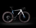 Le modèle haut de gamme est équipé de roues Zipp 303 XPLR, tandis que les deux versions moins chères sont équipées de roues en carbone de la marque Vision.