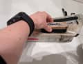 Étape 2 : enlever la saleté grossière à l'aide d'une brosse.