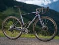 Evolution instead of revolution: The marathon bike from the Taiwanese industry giant is a consistent further development and should offer even more riding comfort with less weight.