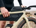 The bags, which can be attached to the frame triangle or the top tube using the Fidlock magnet system, are a perfect fit